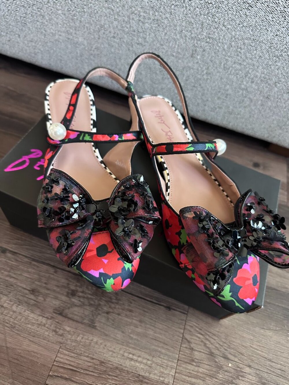 Betsey Johnson LIVY BLACK POPPY flats - Size 9